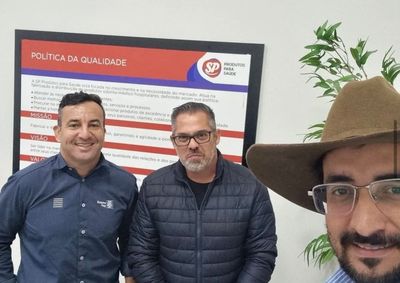 Parceria entre Prefeitura e Sistema FIEP leva orienta&ccedil;&atilde;o t&eacute;cnica a ind&uacute;strias e projeta aumento de produtividade no setor local.