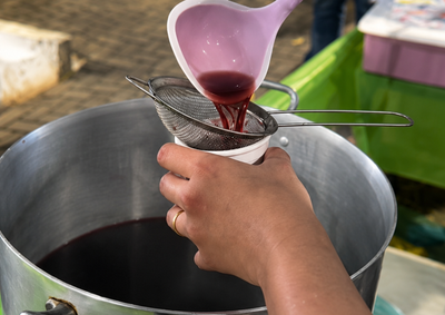&Uacute;ltima noite do evento re&uacute;ne atra&ccedil;&otilde;es musicais, comidas t&iacute;picas, feira de produtos rurais e pra&ccedil;a de alimenta&ccedil;&atilde;o na Pra&ccedil;a Constante Borges.
