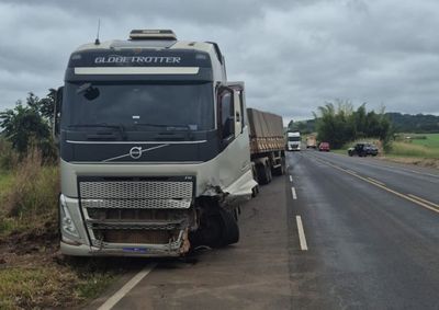 Acidente foi registrado no km 69 da BR-153, pr&oacute;ximo ao trevo de Guapirama. Equipes aguardam a chegada do IML para os procedimentos no local.