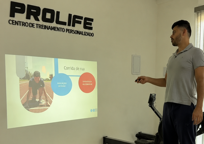 Capacita&ccedil;&atilde;o re&uacute;ne graduandos e profissionais de Educa&ccedil;&atilde;o F&iacute;sica em forma&ccedil;&atilde;o pr&aacute;tica voltada &agrave; corrida, fortalecimento e preven&ccedil;&atilde;o de les&otilde;es.