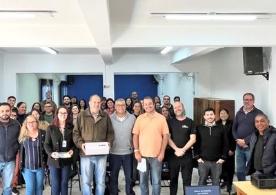 Entrega refor&ccedil;a parceria entre UTFPR, Prefeitura de Ibaiti e UAB, com oficina pr&aacute;tica e incentivo ao ensino de rob&oacute;tica.