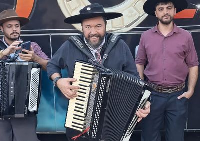 Projeto La&ccedil;os de Ouro e Cia de Dan&ccedil;as Ga&uacute;cha Galera Fandangueira promovem noite de celebra&ccedil;&atilde;o neste s&aacute;bado (1&ordm;), na ARC.
