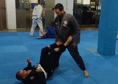 Treinamento baseado no Jiu-Jitsu ensina preven&ccedil;&atilde;o, autocontrole e tomada de decis&otilde;es, mostrando que evitar conflitos &eacute; sempre a primeira op&ccedil;&atilde;o.