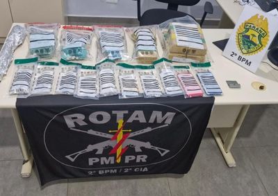 Equipes policiais localizaram entorpecentes enterrados em propriedade rural em Siqueira Campo, al&eacute;m de dinheiro, celulares e materiais usados no tr&aacute;fico.