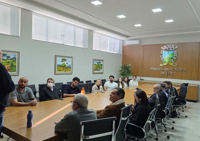 Encontro reuniu gestores, m&eacute;dicos e equipes para alinhar atendimentos e aprimorar os servi&ccedil;os de Aten&ccedil;&atilde;o Prim&aacute;ria &agrave; Sa&uacute;de oferecidos &agrave; popula&ccedil;&atilde;o.