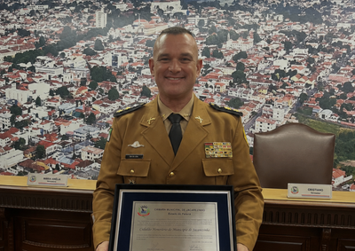 Comandante do 2&ordm; BPM foi homenageado pela C&acirc;mara Municipal em reconhecimento aos servi&ccedil;os prestados &agrave; seguran&ccedil;a p&uacute;blica e &agrave; popula&ccedil;&atilde;o.