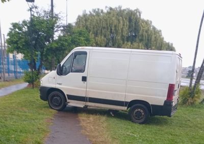 Morador relata que ve&iacute;culos utilizam trecho da Pista da sa&uacute;de para cortar caminho entre a Rua do Posto Central e a BR; caso ocorreu novamente nesta quarta