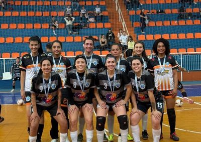 Equipe feminina de futsal ficou com o vice-campeonato na fase regional e agora busca avan&ccedil;ar &agrave; decis&atilde;o da S&eacute;rie Prata.