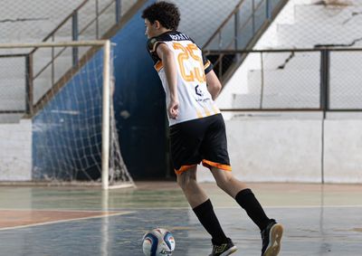 Equipe ibaitiense goleou Jaboti por 12 a 0, venceu Japira por 2 a 0 e est&aacute; a um jogo da semifinal.
