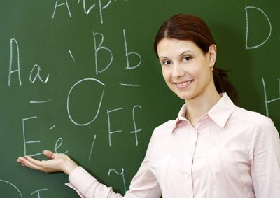 Sele&ccedil;&atilde;o para contrata&ccedil;&atilde;o tempor&aacute;ria contempla professores e professores pedagogos, com remunera&ccedil;&atilde;o de at&eacute; R$ 6.991,10 para jornada de 40 horas.
