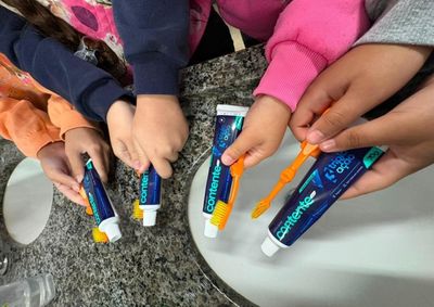 A&ccedil;&atilde;o da Secretaria Municipal de Sa&uacute;de refor&ccedil;a a import&acirc;ncia da higiene bucal e aproxima a Aten&ccedil;&atilde;o Prim&aacute;ria do ambiente escolar.