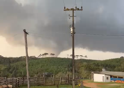 Fen&ocirc;meno ocorreu no fim da tarde de s&aacute;bado (8), principalmente na &aacute;rea rural; Simepar e Defesa Civil avaliam a extens&atilde;o e a intensidade dos danos.