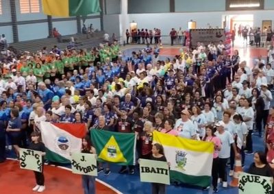Munic&iacute;pio participou dos Jogos Regionais da Melhor Idade, realizados em Conselheiro Mairinck, com atletas de 60 anos ou mais.