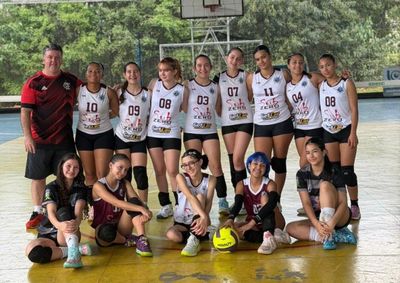 Equipes femininas representaram o munic&iacute;pio na terceira etapa da Liga Regional da Amizade, realizada em Siqueira Campos.