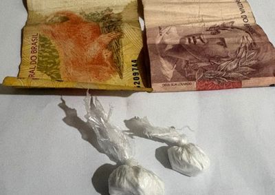 A&ccedil;&atilde;o ocorreu na noite de s&aacute;bado (26), na Rua Euclides Monteiro, ap&oacute;s den&uacute;ncia sobre poss&iacute;vel com&eacute;rcio de drogas por meio de delivery.