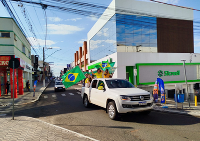 Mobiliza&ccedil;&otilde;es ligadas ao PT e ao PL ocorreram neste s&aacute;bado (3); campanha nas ruas entra nas &uacute;ltimas horas antes da abertura das urnas.