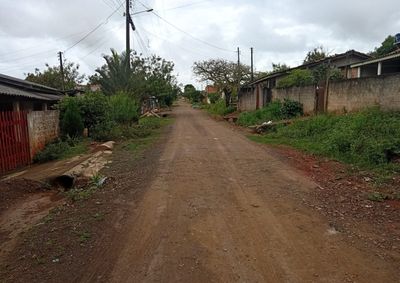 Trabalhadores relatam gastos elevados com deslocamento, dificuldades de acesso a servi&ccedil;os essenciais e reivindicam transporte regular at&eacute; a cidade.