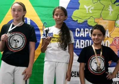Ana Alice Borges, de 10 anos, vence categoria infantil do 1&ordm; Torneio Solo de Capoeira e consquista mais um t&iacute;tulo 
