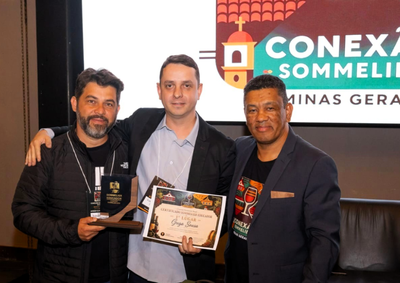 Natural de Ibertioga, profissional recebeu o Pr&ecirc;mio Conex&atilde;o Sommelier 2026 no come&ccedil;o de junho e destacou a gratid&atilde;o por compartilhar conhecimento.