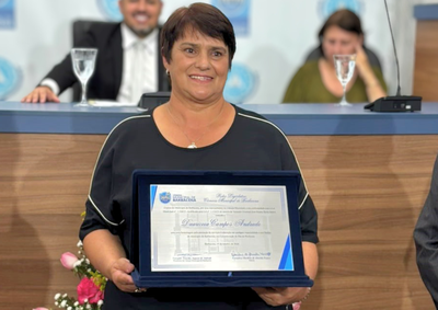 Dauric&eacute;ia Campos Andrade est&aacute; entre as 16 educadoras e educadores reconhecidos em solenidade pelo Dia do Professor, realizada nesta quarta-feira (14)