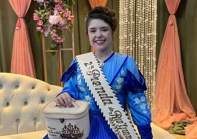 Luiza Tormes representou a 22&ordf; Regi&atilde;o Tradicionalista na categoria Adulta, ao lado das 1&ordf;s Prendas Mirim e Juvenil, Julia Kossmann e Giovana Giovanini.