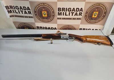 A a&ccedil;&atilde;o ocorreu ap&oacute;s uma den&uacute;ncia informando que um indiv&iacute;duo armado estaria circulando armado na regiao.