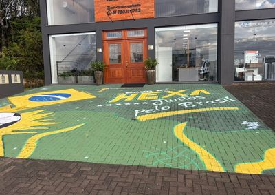 A decora&ccedil;&atilde;o tem&aacute;tica traz elementos que remetem &agrave; Copa e foi pensada para levar mais cor, alegria e esp&iacute;rito esportivo para a comunidade.