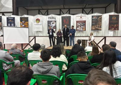 Evento reuniu expositores, empres&aacute;rios e autoridades para celebrar e valorizar o setor moveleiro.