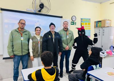 Atividade integra a Quinzena do Meio Ambiente e mobiliza estudantes para o combate ao mosquito da dengue.