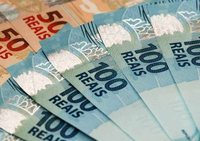 O Sicoob alerta: sem planejamento, a euforia da torcida pode terminar em um "cart&atilde;o vermelho" para o or&ccedil;amento dom&eacute;stico.