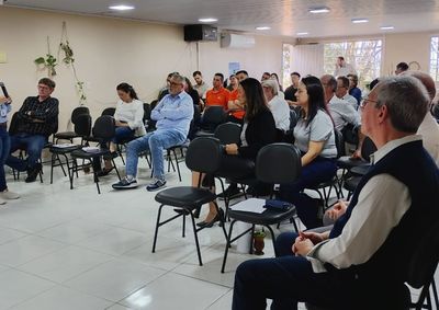 Evento promovido pela Secretaria de Agricultura reuniu produtores rurais e lideran&ccedil;as do setor.
