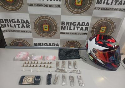 Opera&ccedil;&atilde;o mobilizou efetivos do 32&ordm; BPM, 4&ordm; BPChq e BAvBM, com a&ccedil;&otilde;es em tr&ecirc;s bairros e apreens&atilde;o de mais de 400 por&ccedil;&otilde;es de drogas.