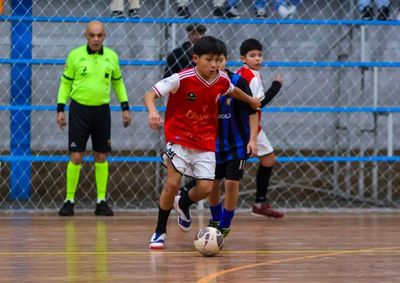 Disputa re&uacute;ne categorias de base, feminino e veterano no Gin&aacute;sio Tancredo Neves.