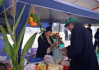 Evento re&uacute;ne produtores rurais e artes&atilde;os do munic&iacute;pio, com comercializa&ccedil;&atilde;o de produtos coloniais, hortifrutigranjeiros e pe&ccedil;as artesanais.