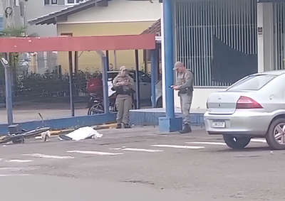 Segundo a Pol&iacute;cia Civil, o homem teria ca&iacute;do da pr&oacute;pria altura ap&oacute;s um mal s&uacute;bito, batendo a cabe&ccedil;a no ch&atilde;o. Ele morreu no local.