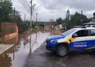 Bloqueio foi definido pelas duas prefeituras ap&oacute;s eleva&ccedil;&atilde;o do Rio Paranhana, que ultrapassou a cota de inunda&ccedil;&atilde;o.