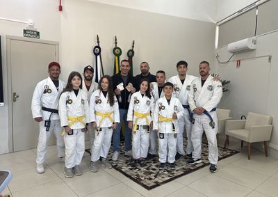 Durante o encontro, o prefeito parabenizou a equipe pelos excelentes resultados conquistados na competi&ccedil;&atilde;o.