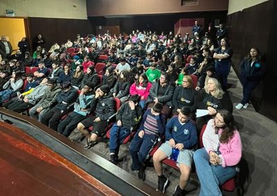 Abertura reuniu estudantes, apresenta&ccedil;&otilde;es art&iacute;sticas e reflex&otilde;es sobre a prote&ccedil;&atilde;o e os direitos de crian&ccedil;as e adolescentes.