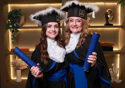 Sandra Regina, 50 anos, retomou um sonho adiado por muitos anos e dividir&aacute; a cerim&ocirc;nia de cola&ccedil;&atilde;o de grau com a filha, Daniela, 25 anos.