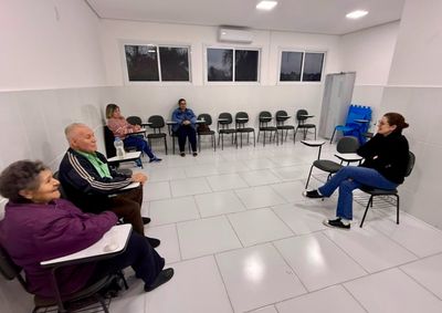 Encontros quinzenais no Complexo Municipal de Sa&uacute;de acolhem pacientes e orientam sobre formas de tratamento para melhorar a qualidade de vida.