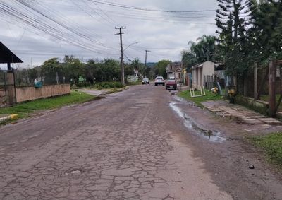 Passagem de ve&iacute;culos voltou a ser autorizada ap&oacute;s nova avalia&ccedil;&atilde;o das equipes; Rio dos Sinos segue em eleva&ccedil;&atilde;o e permanece sob monitoramento.