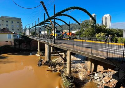 A a&ccedil;&atilde;o faz parte do trabalho de monitoramento e manuten&ccedil;&atilde;o das estruturas p&uacute;blicas ap&oacute;s os epis&oacute;dios de cheia do Rio Paranhana.
