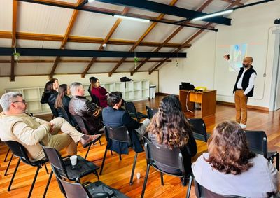 Encontro realizado na &uacute;ltima ter&ccedil;a-feira (25), na Casa Vidal, apresentou ferramentas e aplica&ccedil;&otilde;es pr&aacute;ticas da IA para empreendedores.
