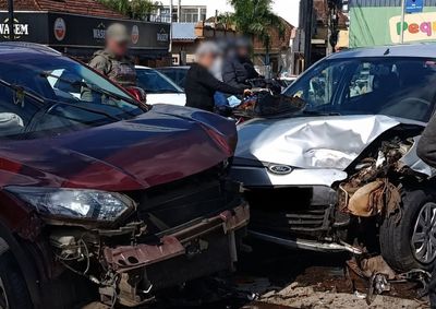 Acidente ocorreu na manh&atilde; deste s&aacute;bado (22), na Ponte Central; condutoras foram encaminhadas ao Hospital Bom Pastor.