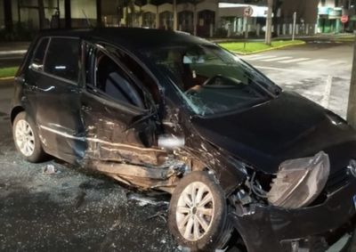 Acidente ocorreu por volta das 3h40, na Avenida Presidente Castelo Branco, na esquina da Rua Coberta; v&iacute;timas foram encaminhadas ao Hospital Bom Pastor.