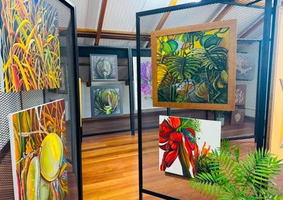Obras da artista Karola Behel Elshout podem ser conferidas gratuitamente at&eacute; o dia 31 de agosto.