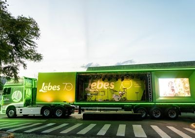 Palco itinerante da &ldquo;Turn&ecirc; Lebes -70 Anos 70 shows&rdquo; estar&aacute; na cidade neste domingo (23) com  apresenta&ccedil;&atilde;o do pianista Rodrigo Soltton e de July Bueno.