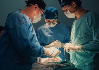 Evento reuniu participantes da R&uacute;ssia para imers&atilde;o pr&aacute;tica em cirurgia ortogn&aacute;tica, fortalecendo o interc&acirc;mbio cient&iacute;fico internacional.