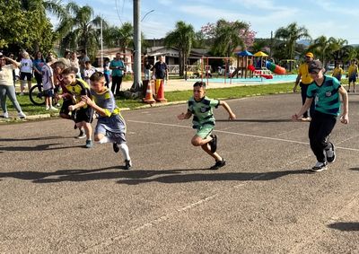 A programa&ccedil;&atilde;o conta com modalidades como corrida, salto e arremesso, em atividades adaptadas para possibilitar a participa&ccedil;&atilde;o de todos.