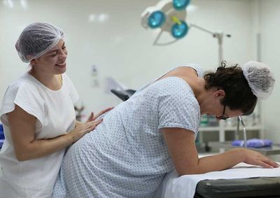 Capacita&ccedil;&atilde;o de 148 horas prepara profissionais para atuar no acompanhamento de gestantes, parturientes e pu&eacute;rperas.
